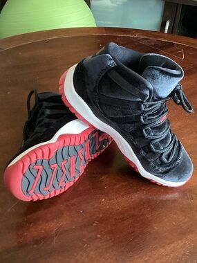 Jordan 11 Retro Bred Velvet (PS)